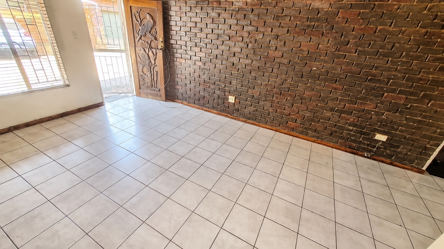 2 Bedroom Property for Sale in Rustenburg Central North West